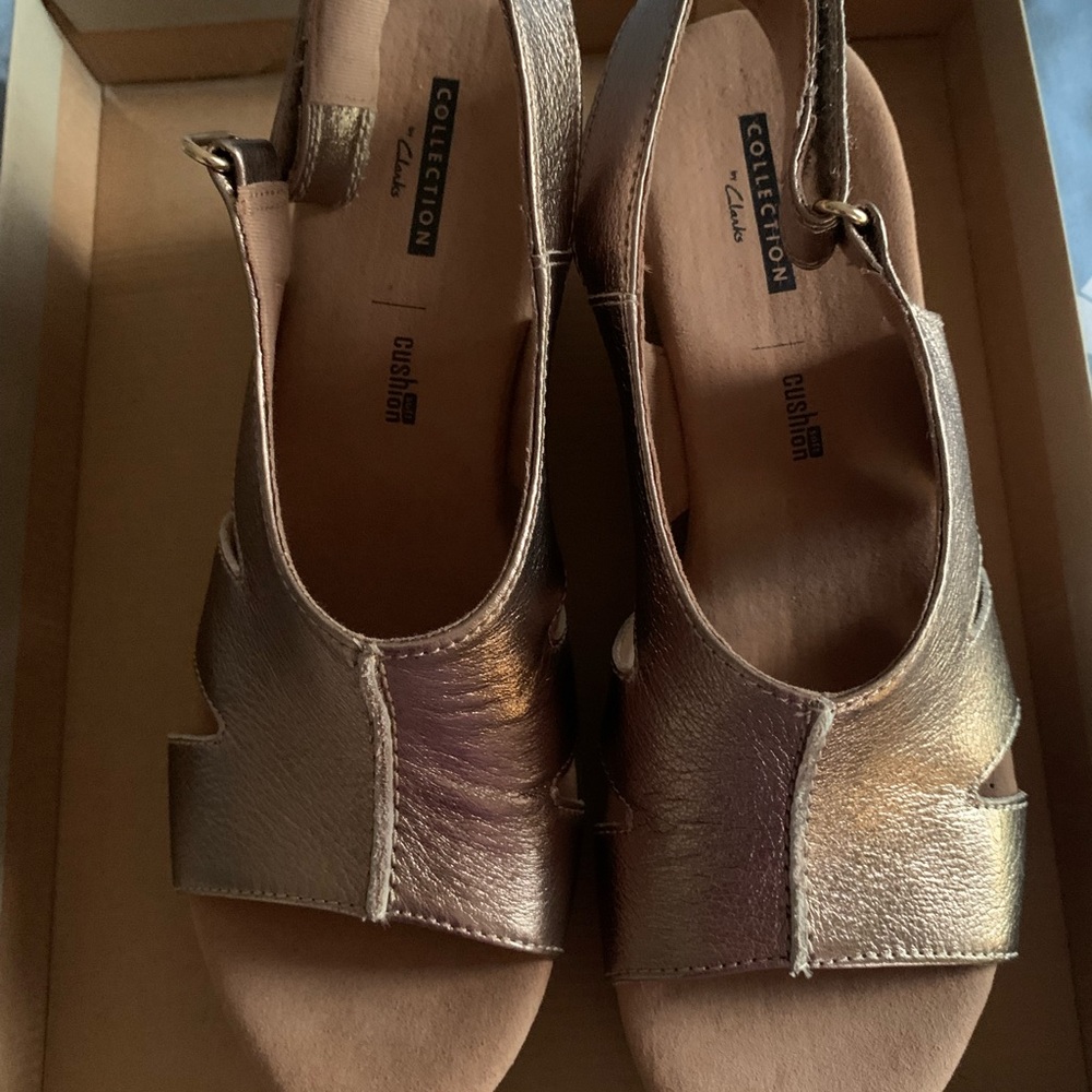 Clark’s sandals “Annabel Bari “ Gold Metallic NWT